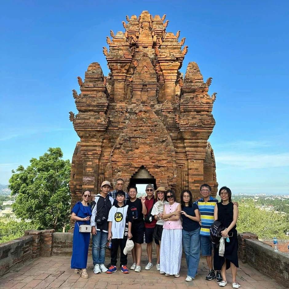 Đại gia đình 16 người ở TPHCM lên kế hoạch đi Singapore như họp cổ đông Đại gia đình 16 người ở TPHCM lên kế hoạch đi Singapore như họp cổ đông