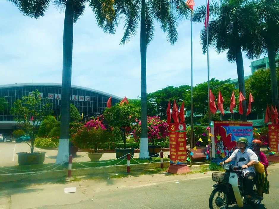 Đánh thức mùa xuân dọc đường ray đất nước Đánh thức mùa xuân dọc đường ray đất nước