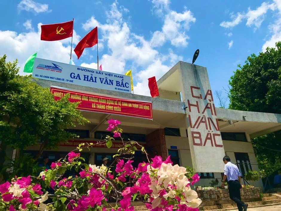 Đánh thức mùa xuân dọc đường ray đất nước Đánh thức mùa xuân dọc đường ray đất nước