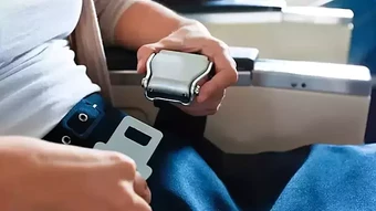 Dây an toàn trên máy bay là 'ổ vi khuẩn'