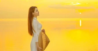 Dậy từ 3h sáng, ngồi xe xích đi 4,5km lội bùn tới "biển vô cực" ở Hưng Yên