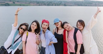 Đến Mũi Né đi xe địa hình trên cát, lướt ván buồm, ván diều lượn