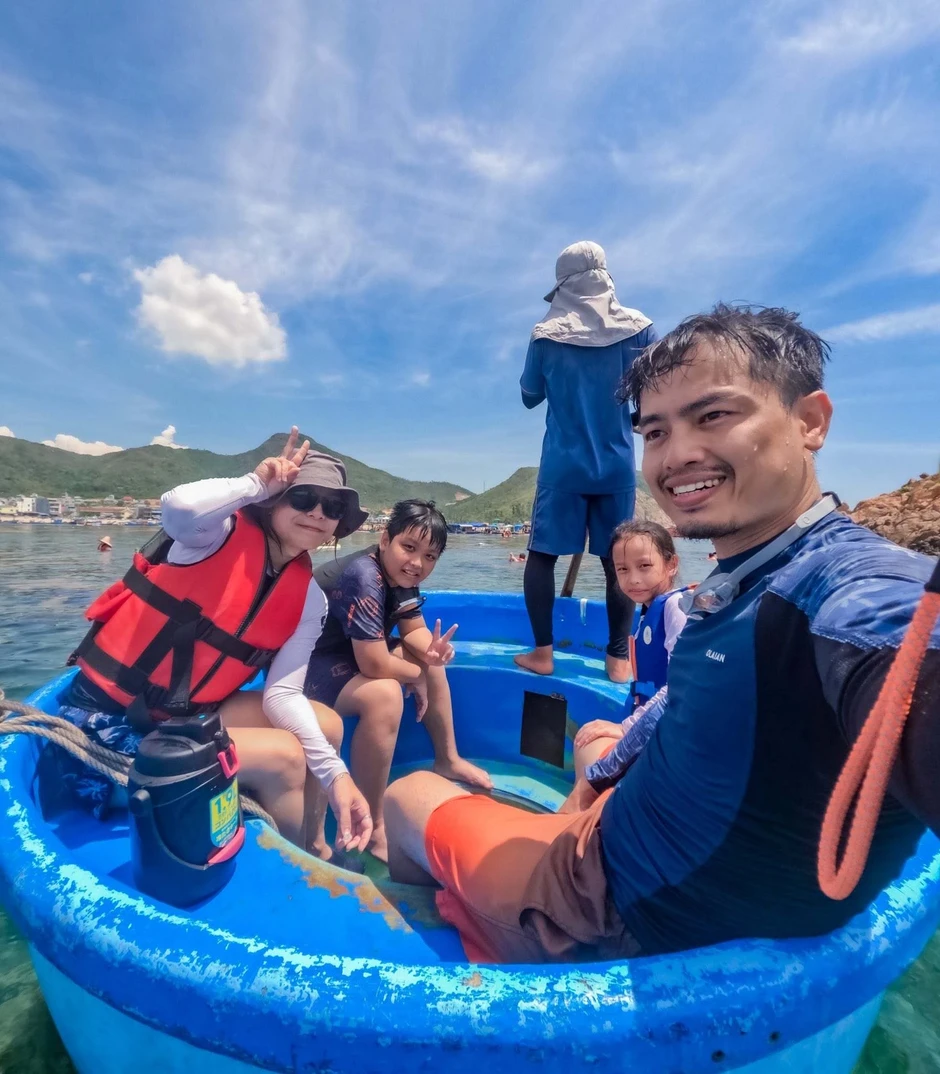 Đến Quy Nhơn, gia đình Hà Nội bất ngờ ngắm "rừng rong dưới biển"