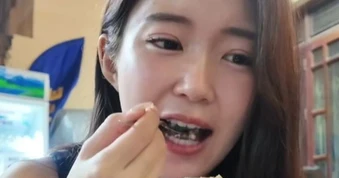 Đến Việt Nam sống, cô gái Nhật Bản xinh đẹp thử ăn trứng vịt lộn và cái kết