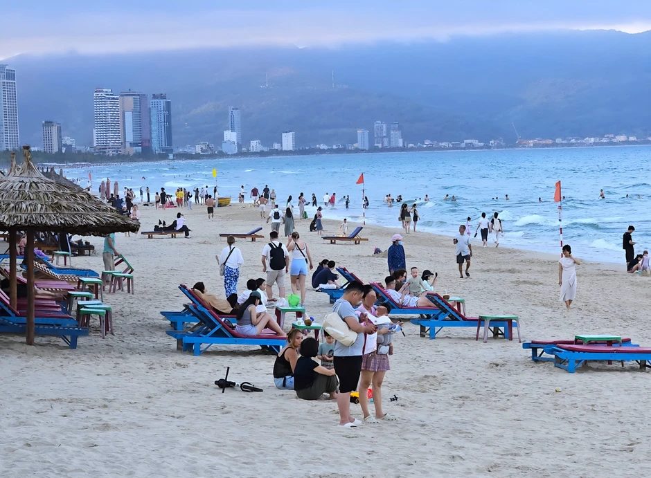 Dẹp vấn nạn lấn chiếm ở bãi biển đông khách Tây nhất Đà Nẵng Dẹp vấn nạn lấn chiếm ở bãi biển đông khách Tây nhất Đà Nẵng