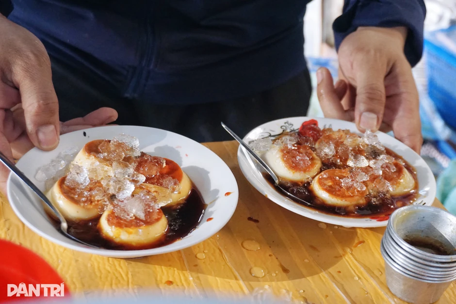Đi ăn "bánh flan chửi" ở TPHCM, khách bất ngờ với cách xưng hô của chủ quán Đi ăn "bánh flan chửi" ở TPHCM, khách bất ngờ với cách xưng hô của chủ quán