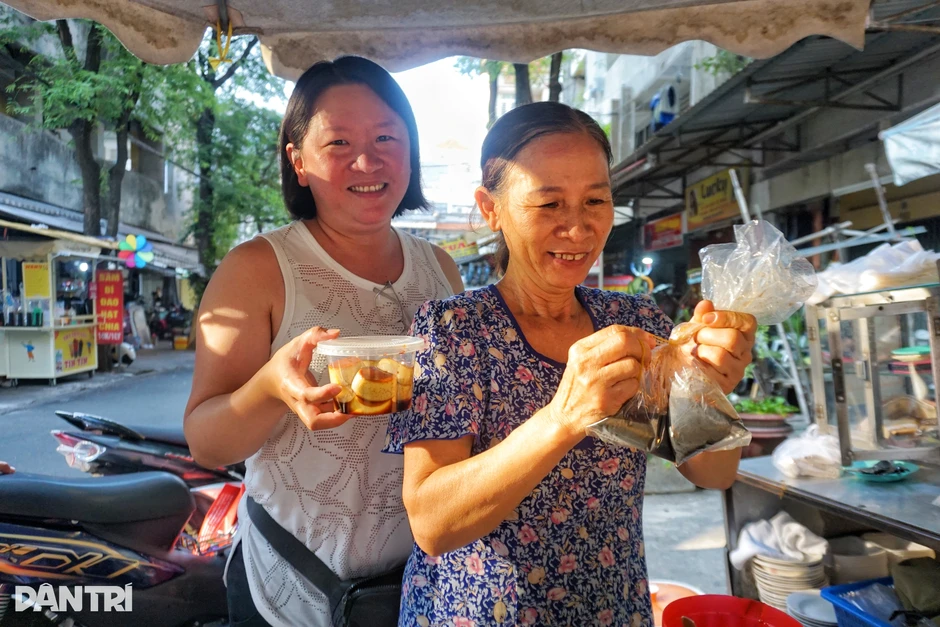 Đi ăn "bánh flan chửi" ở TPHCM, khách bất ngờ với cách xưng hô của chủ quán Đi ăn "bánh flan chửi" ở TPHCM, khách bất ngờ với cách xưng hô của chủ quán