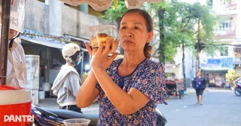 Đi ăn "bánh flan chửi" ở TPHCM, khách bất ngờ với cách xưng hô của chủ quán