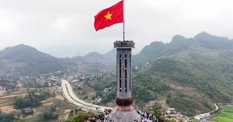 Điểm cực bắc Lũng Cú thu hút gần 13 nghìn du khách dịp nghỉ lễ