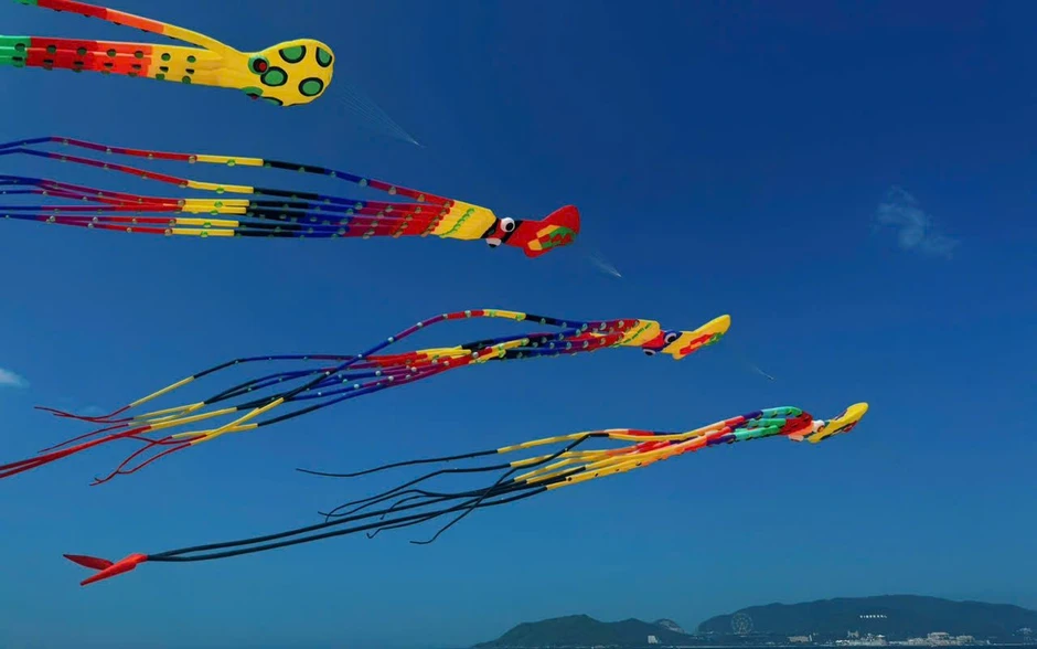 Diều khổng lồ rực rỡ bầu trời Nha Trang trong mùa Festival Biển Diều khổng lồ rực rỡ bầu trời Nha Trang trong mùa Festival Biển