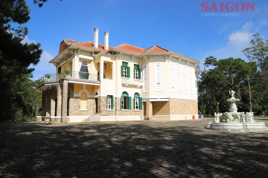 Dinh 1 Bảo Đại mở cửa trở lại sau hơn 2 năm tạm ngưng đón khách Dinh 1 Bảo Đại mở cửa trở lại sau hơn 2 năm tạm ngưng đón khách