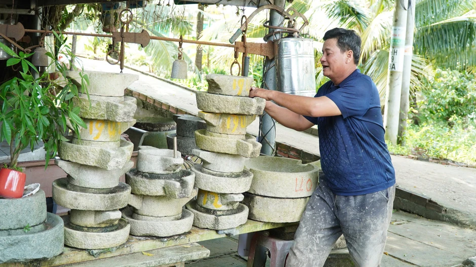 Độc lạ miền Tây: Lão nông sưu tầm hàng trăm chiếc cối xay Độc lạ miền Tây: Lão nông sưu tầm hàng trăm chiếc cối xay