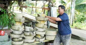 Độc lạ miền Tây: Lão nông sưu tầm hàng trăm chiếc cối xay