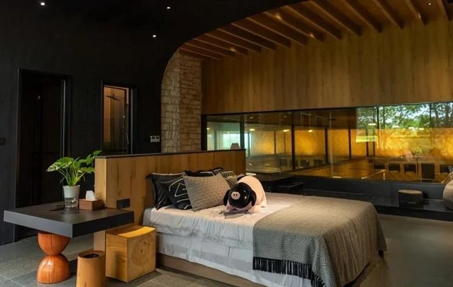 Độc lạ phòng nghỉ có view nhìn thẳng chuồng lợn