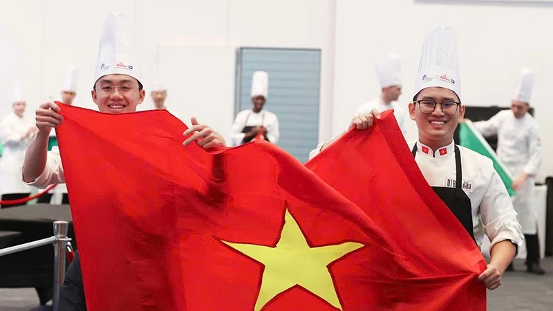 Đội tuyển Đầu bếp Việt Nam lần đầu tiên đoạt giải cuộc thi Global Chefs Challenge Finals 2026 Đội tuyển Đầu bếp Việt Nam lần đầu tiên đoạt giải cuộc thi Global Chefs Challenge Finals 2026