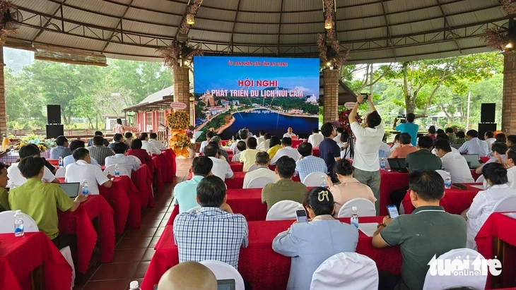 Đón 5 triệu lượt khách/năm nhưng vẫn cần tìm giải pháp phát triển du lịch núi Cấm Đón 5 triệu lượt khách/năm nhưng vẫn cần tìm giải pháp phát triển du lịch núi Cấm