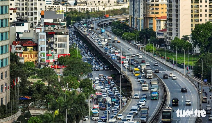 Dòng người ùn ùn đổ về các điểm du lịch quanh Hà Nội, cao tốc phía nam tắc dài từ sáng sớm Dòng người ùn ùn đổ về các điểm du lịch quanh Hà Nội, cao tốc phía nam tắc dài từ sáng sớm