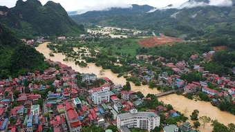 Dòng sông nào ở miền Bắc chảy ngược?
