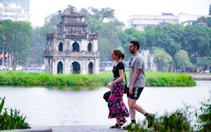 Du khách chi tiêu gần 37.000 tỉ đồng tại Hà Nội trong 3 tháng đầu năm Du khách chi tiêu gần 37.000 tỉ đồng tại Hà Nội trong 3 tháng đầu năm