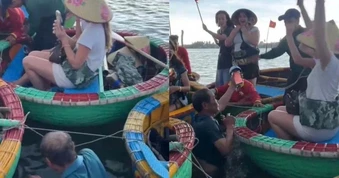 Du khách Mỹ vỡ òa với hành động bất ngờ của người lái thúng ở Hội An