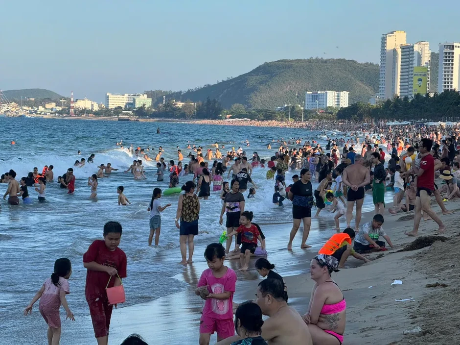 Du khách quốc tế thích thú với không khí nghỉ lễ tại Nha Trang Du khách quốc tế thích thú với không khí nghỉ lễ tại Nha Trang