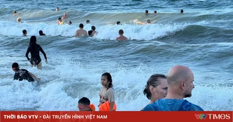 Du khách quốc tế thích thú với không khí nghỉ lễ tại Nha Trang