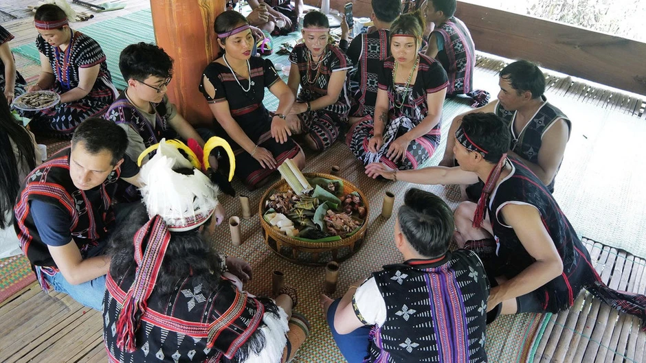 Du khách trải nghiệm văn hóa Cơ tu tại Ngày hội Đông Giang Du khách trải nghiệm văn hóa Cơ tu tại Ngày hội Đông Giang