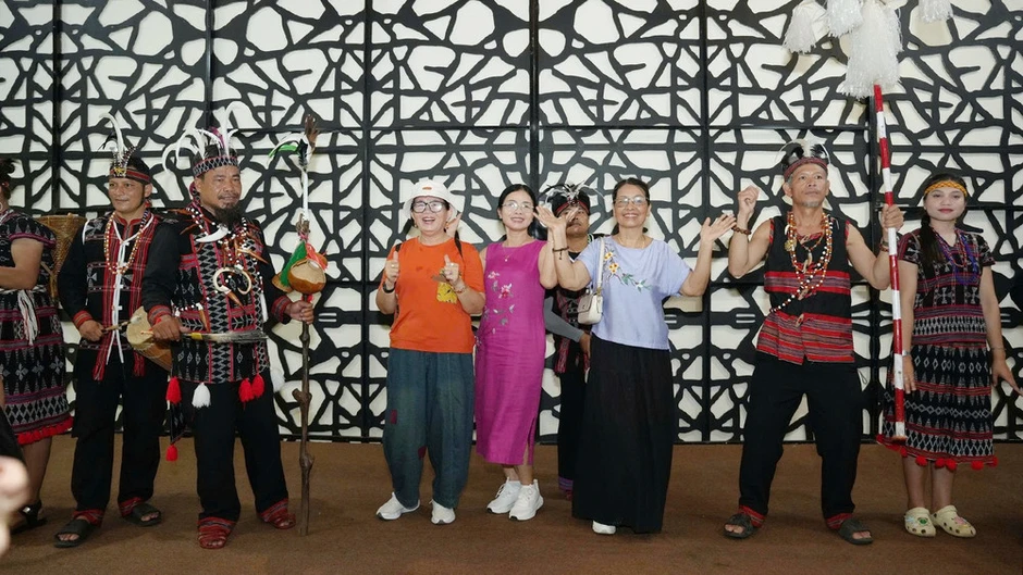 Du khách trải nghiệm văn hóa Cơ tu tại Ngày hội Đông Giang Du khách trải nghiệm văn hóa Cơ tu tại Ngày hội Đông Giang