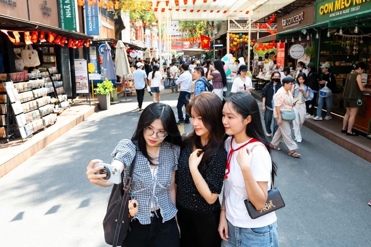 Du lịch 30-4 và 1-5: Staycation lên ngôi, khách sạn TP.HCM tung loạt trải nghiệm hấp dẫn Du lịch 30-4 và 1-5: Staycation lên ngôi, khách sạn TP.HCM tung loạt trải nghiệm hấp dẫn