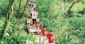 Du lịch miền trung bứt phá mùa cao điểm