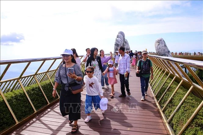 Du lịch miền Trung giữ nhịp tăng trưởng giữa bối cảnh nhiều biến động Du lịch miền Trung giữ nhịp tăng trưởng giữa bối cảnh nhiều biến động