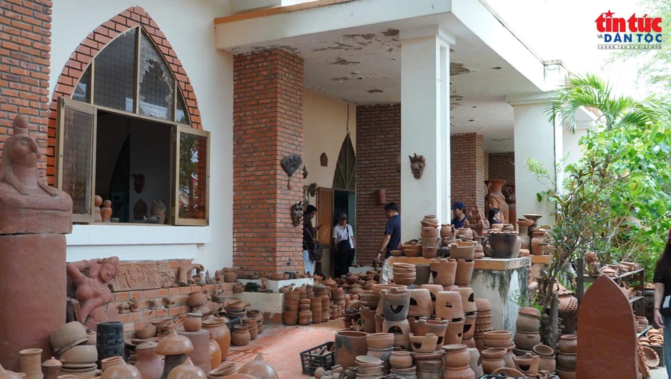Đưa giá trị văn hóa làng nghề gốm Bàu Trúc vào sản phẩm du lịch Đưa giá trị văn hóa làng nghề gốm Bàu Trúc vào sản phẩm du lịch