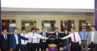 Đường sắt ra mắt diện mạo mới tàu ‘Hành trình kết nối di sản miền Trung’