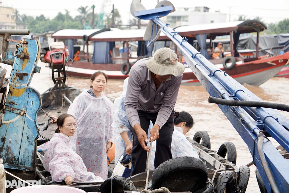 Ếch biết làm xiếc, cá lóc bay ở Cần Thơ hút khách về xem Ếch biết làm xiếc, cá lóc bay ở Cần Thơ hút khách về xem