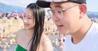 Gần 100 thiếu nữ người Thái trẻ trung xinh đẹp gội đầu dưới suối ở Lai Châu