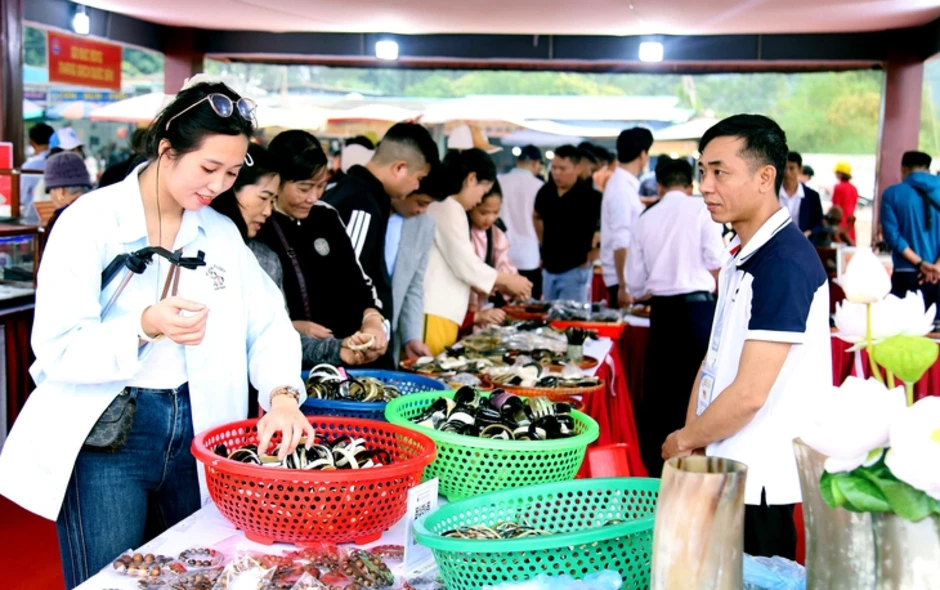Gần 700 gian hàng OCOP trưng bày tại Lễ hội mùa xuân Côn Sơn - Kiếp Bạc Gần 700 gian hàng OCOP trưng bày tại Lễ hội mùa xuân Côn Sơn - Kiếp Bạc
