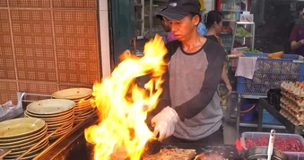 Ghế nhựa, quán vỉa hè đưa ẩm thực TPHCM lên số 1 thế giới