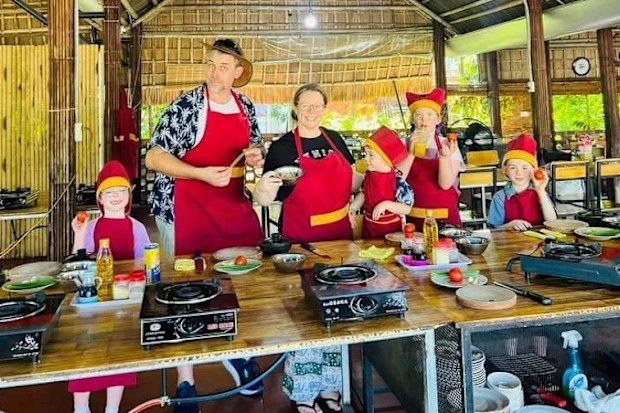 Gia đình Australia tới Việt Nam, chi thuê nhà 25 triệu đồng sống thoải mái Gia đình Australia tới Việt Nam, chi thuê nhà 25 triệu đồng sống thoải mái