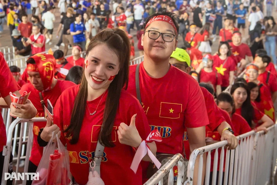 Giá vé cao nhất 20 triệu đồng đi Hà Nội - Bangkok cổ vũ chung kết ASEAN Cup Giá vé cao nhất 20 triệu đồng đi Hà Nội - Bangkok cổ vũ chung kết ASEAN Cup