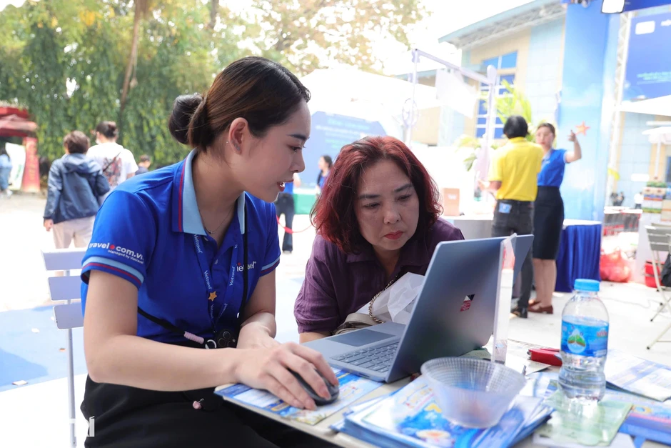 Giá vé máy bay tăng chóng mặt, nhiều tour vẫn ưu đãi ở Hội chợ Hà Nội Giá vé máy bay tăng chóng mặt, nhiều tour vẫn ưu đãi ở Hội chợ Hà Nội