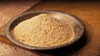 Gia vị 'phân quỷ' gây tranh cãi ở Ấn Độ