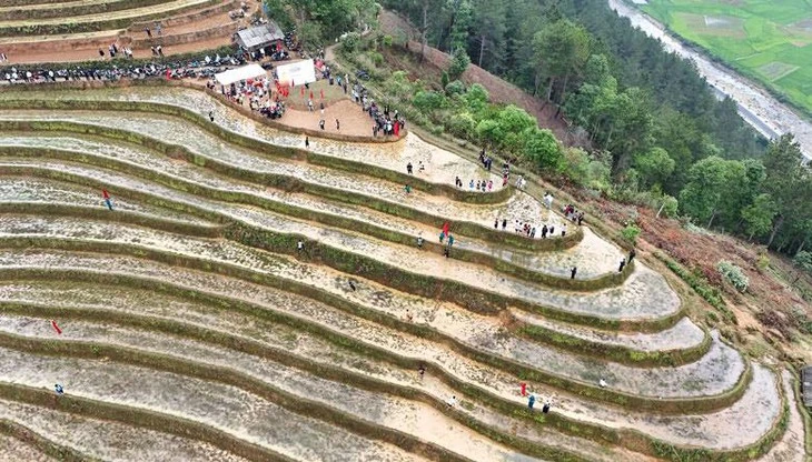 Giải chạy độc lạ nhất Việt Nam: Đua nhau leo ruộng bậc thang Mù Cang Chải Giải chạy độc lạ nhất Việt Nam: Đua nhau leo ruộng bậc thang Mù Cang Chải