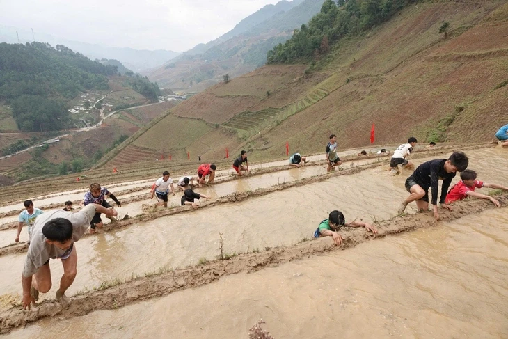 Giải chạy độc lạ nhất Việt Nam: Đua nhau leo ruộng bậc thang Mù Cang Chải Giải chạy độc lạ nhất Việt Nam: Đua nhau leo ruộng bậc thang Mù Cang Chải