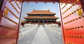 Giải mã bí ẩn về 81 chiếc đinh vàng trên cánh cổng Tử Cấm Thành