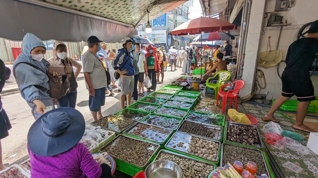 Giải pháp "chống chặt chém" khi mua hải sản theo cân tại điểm du lịch Giải pháp "chống chặt chém" khi mua hải sản theo cân tại điểm du lịch
