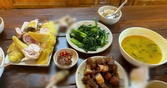 Gọi mâm cơm 4 món ăn trưa ở Hà Giang, khách kêu đắt vì mức giá 920.000 đồng