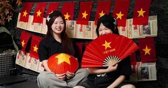 Hà Nội: 5 quán cà phê phủ sắc đỏ sao vàng, hút giới trẻ check-in dịp 30/4