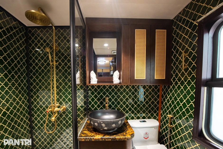 Hai khách Tây chi 520 triệu đồng đi tàu hỏa siêu sang từ Hà Nội vào TPHCM Hai khách Tây chi 520 triệu đồng đi tàu hỏa siêu sang từ Hà Nội vào TPHCM