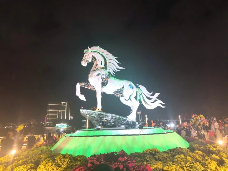 Hai linh vật ngựa gây sốt ở Đà Nẵng Tết Bính Ngọ sẽ được trưng bày thêm 6 tháng Hai linh vật ngựa gây sốt ở Đà Nẵng Tết Bính Ngọ sẽ được trưng bày thêm 6 tháng