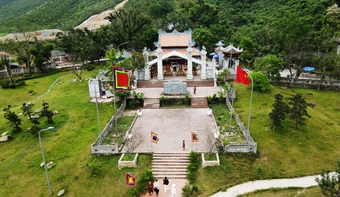 Hai ngôi đền tâm linh dưới chân đèo Ngang